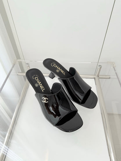 Chanel 26 Sandal 70 Black in Patent Leather 597361