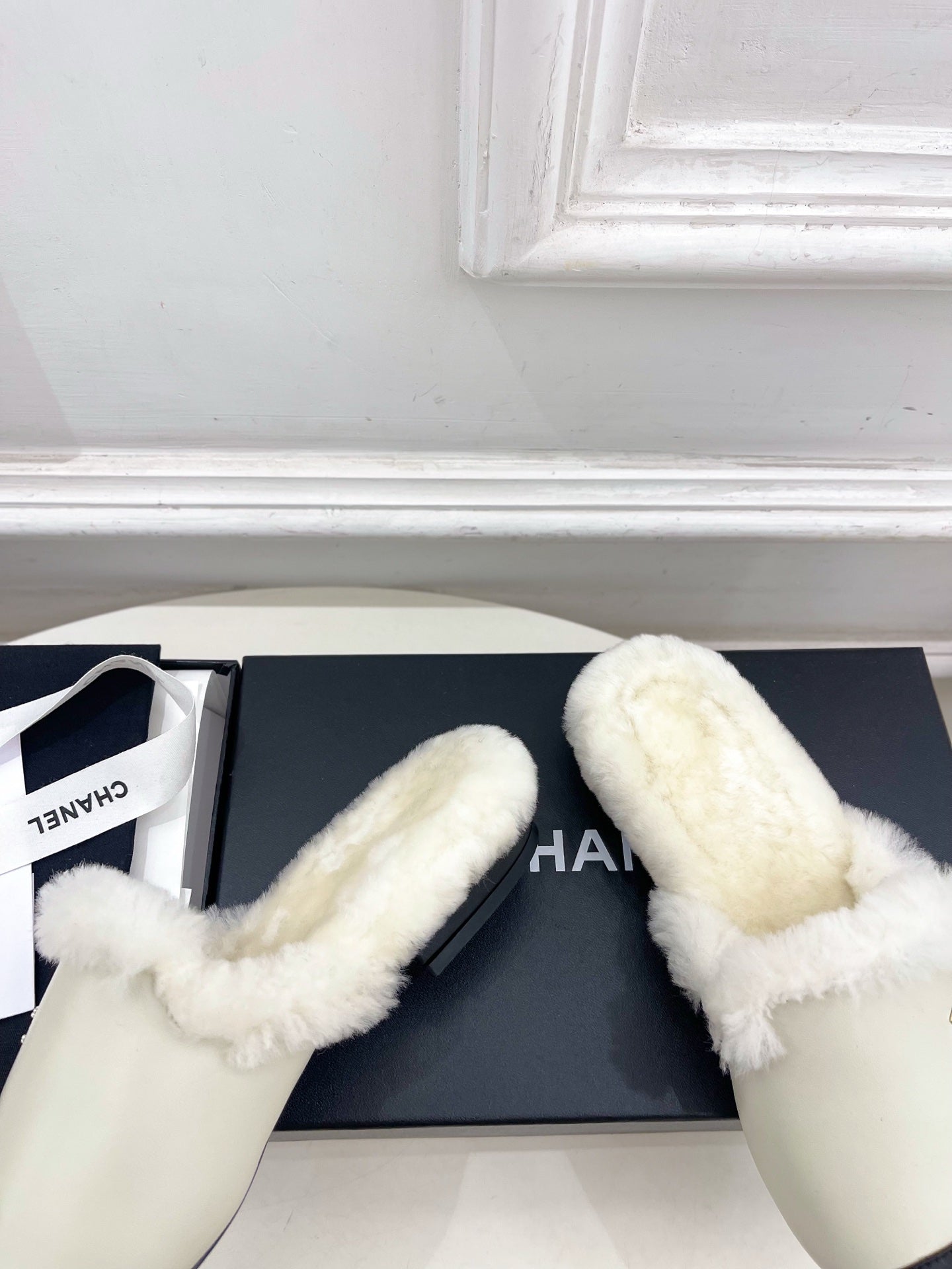 CC 25K Double C Pearl Fur Slippers Black Warm Beige Calfskin Shearing 586998