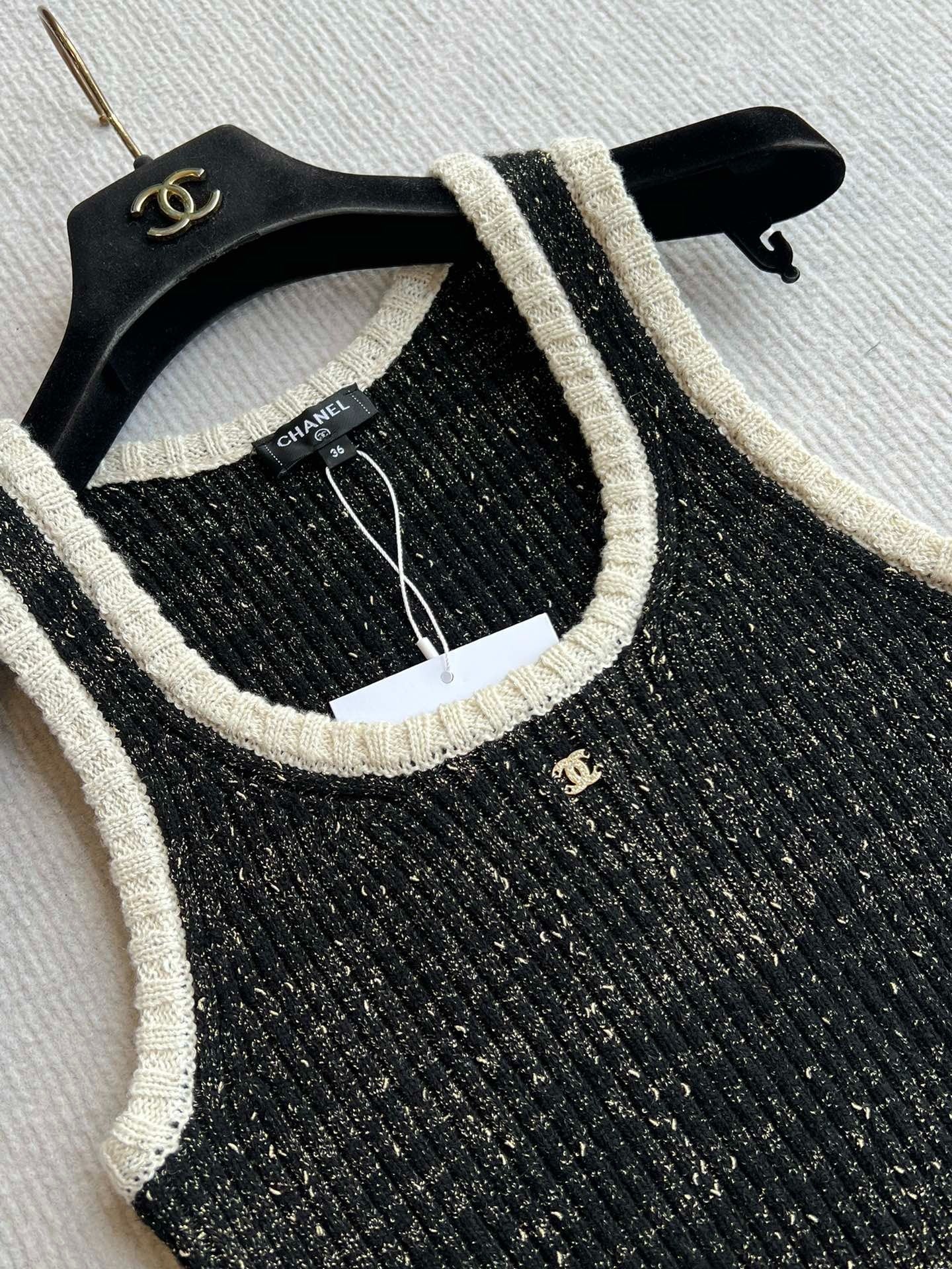 CHANEL SLEEVELESS TOP 269561