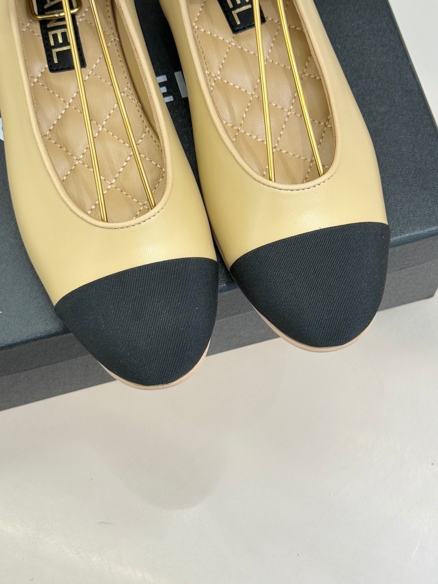 CC 26C Double C Ribbon Flat Shoes Black Beige Cafskin Fabric 557534