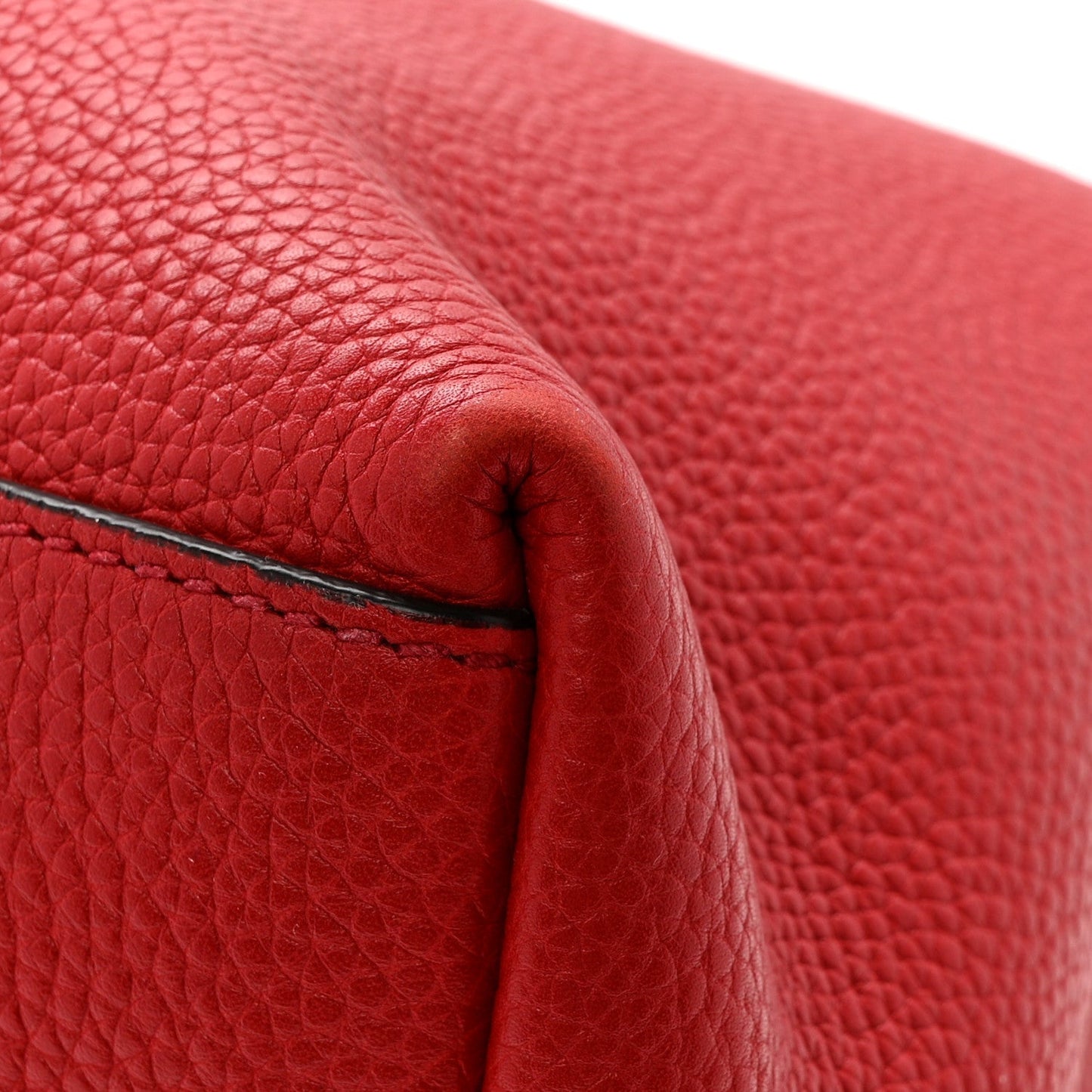 Pebbled Calfskin Medium Soho Chain Shoulder Bag Tabasco Red