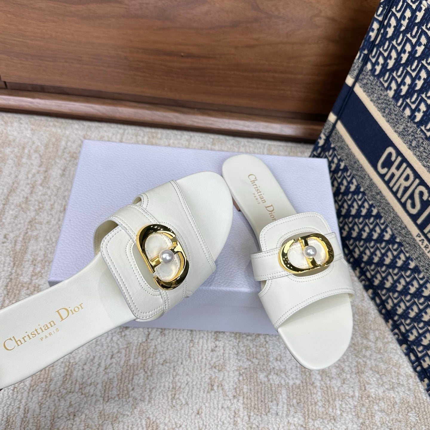 CD Montaigne Sandals White in Calfskin 598175