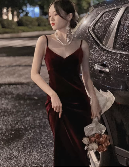 Burgundy suspender dress sexy V-neck backless high-end Christmas annual party hip dress R1471