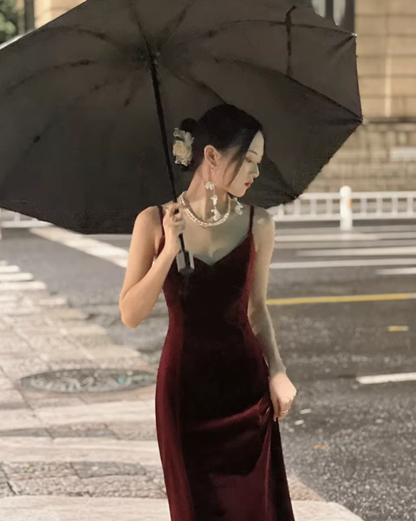 Burgundy suspender dress sexy V-neck backless high-end Christmas annual party hip dress R1471