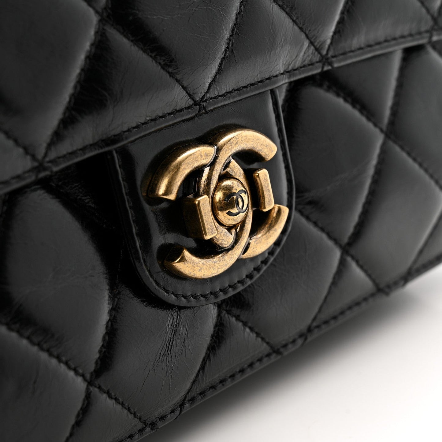 Glazed Calfskin Quilted Medium Perfect Edge Flap Black