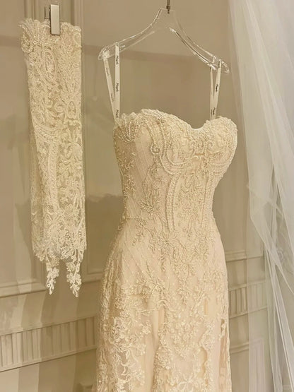 Retro Elegant Off-White Mermaid Strapless Lace Wedding Dress P4087