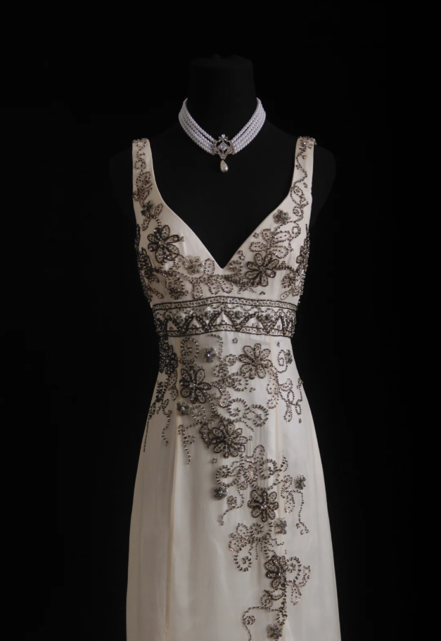 Elegant V Neck Off-white Chiffon Beaded Mermaid Party Dress Long Evening Gown