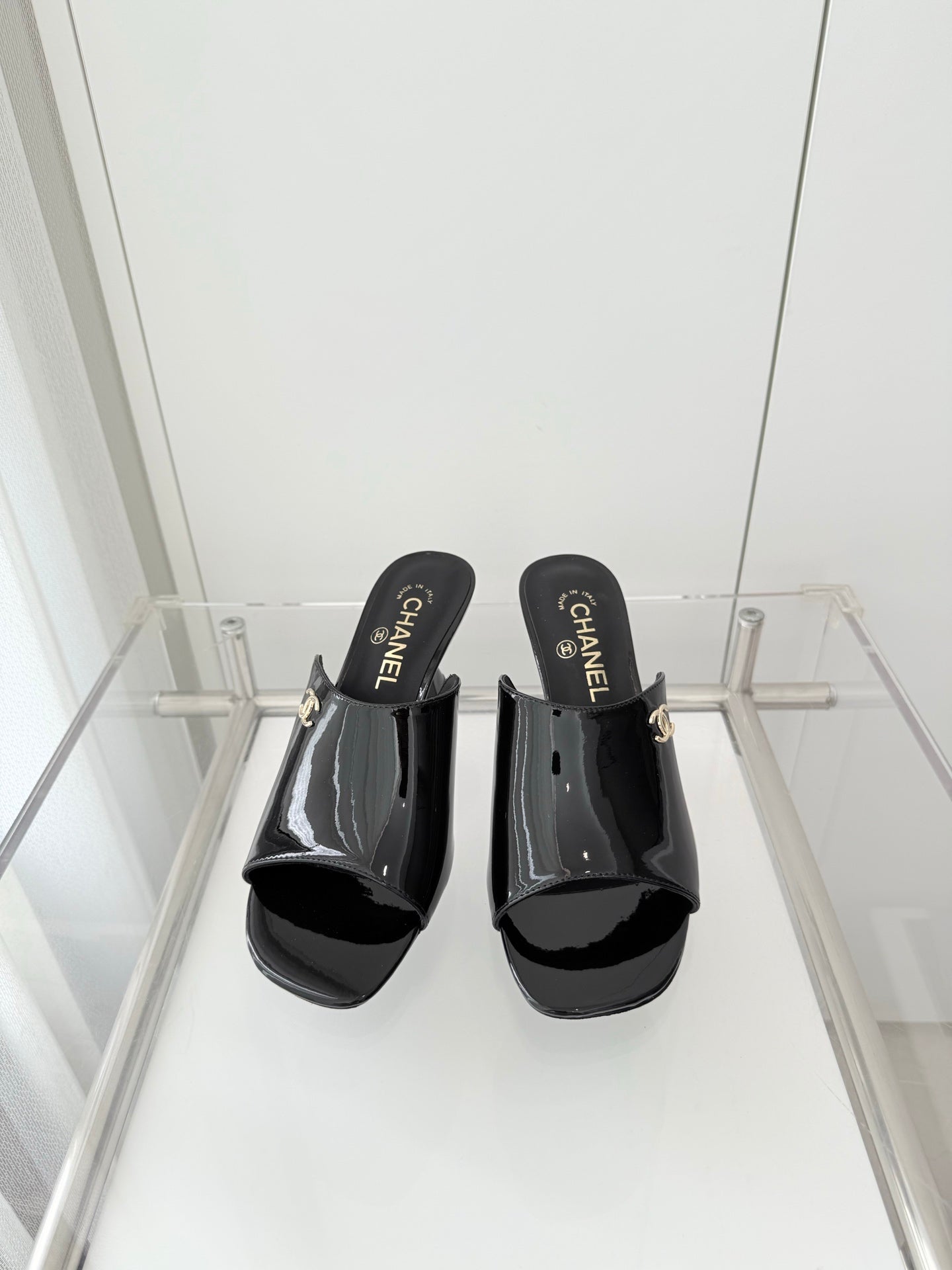 Chanel 26 Sandal 70 Black in Patent Leather 597361