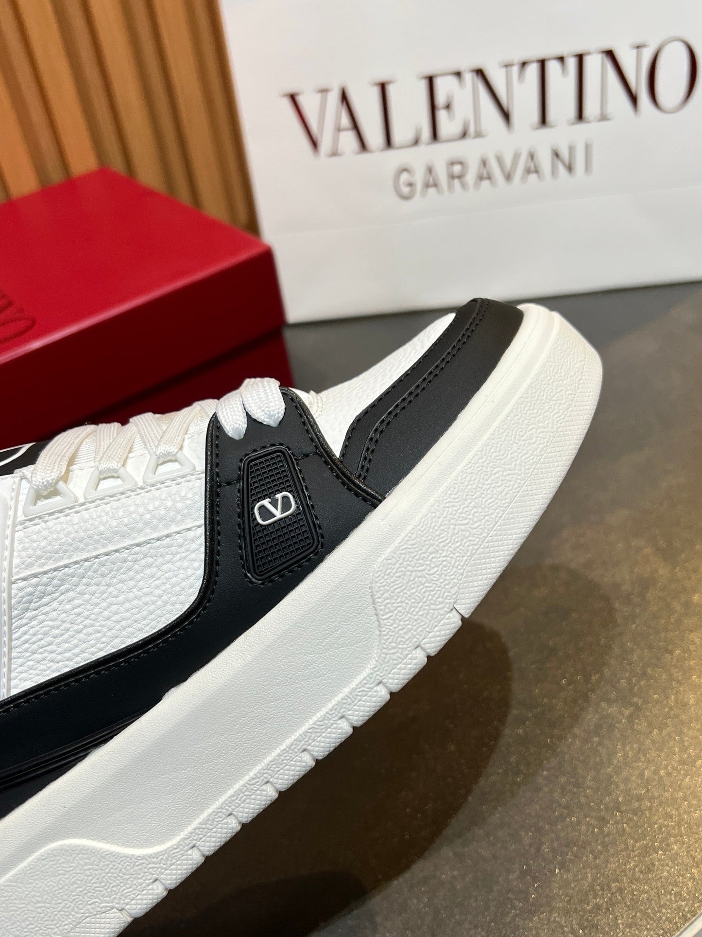 VT 25S Couple Sneakers Black White Calfskin 563120