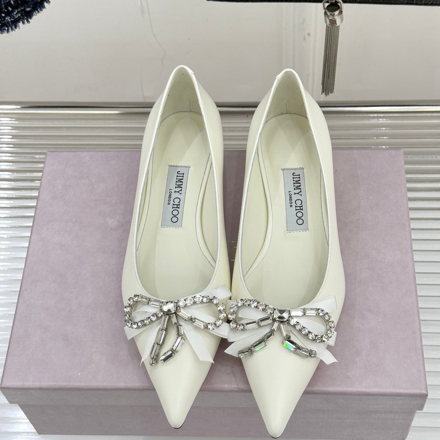 Jimmy Choo 26WF Pointed Toe Rhinestone Bow Chunky Heel White  Sheepskin 573542