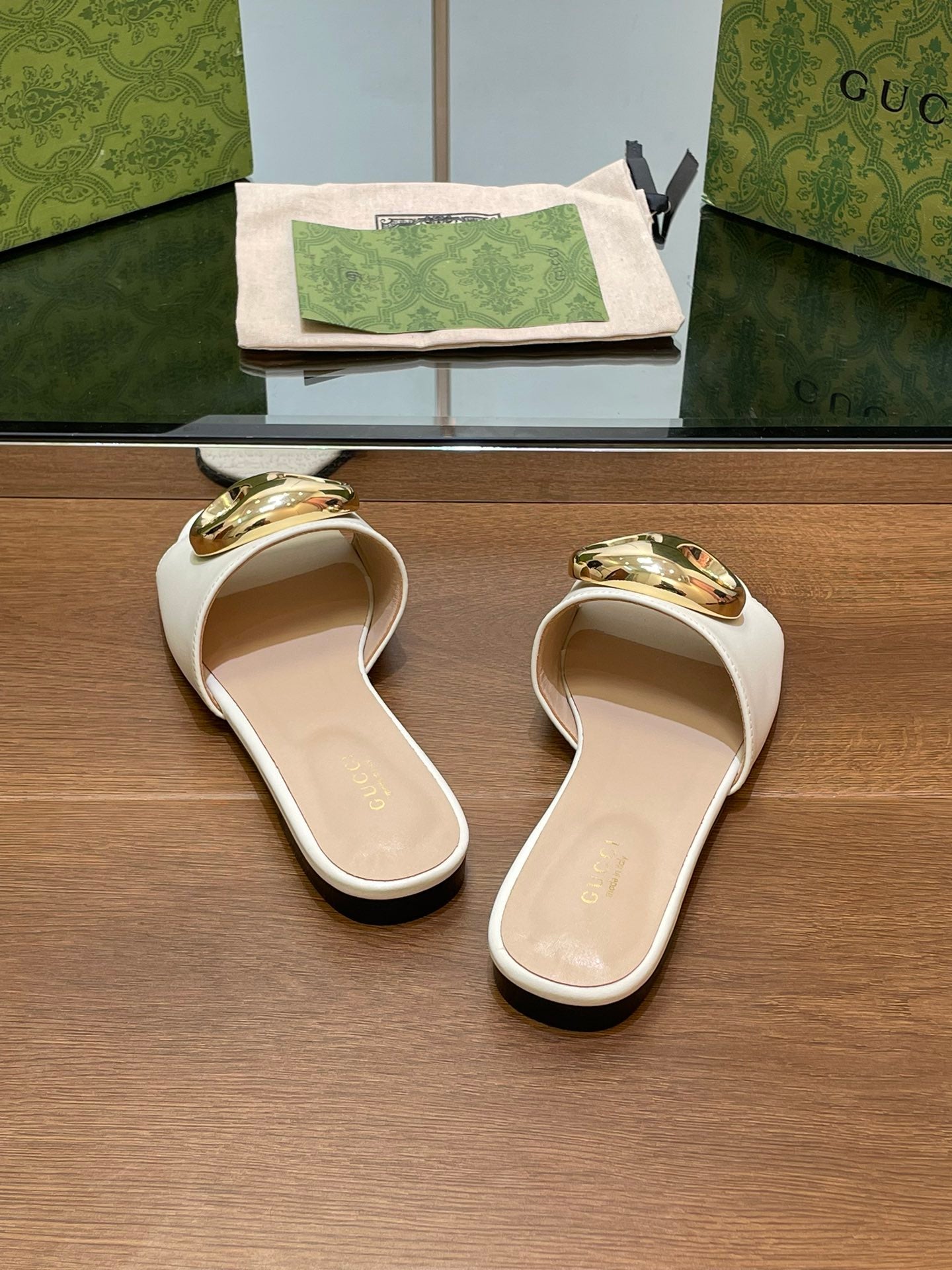 FLAT MULE IN WHITE CALFSKIN