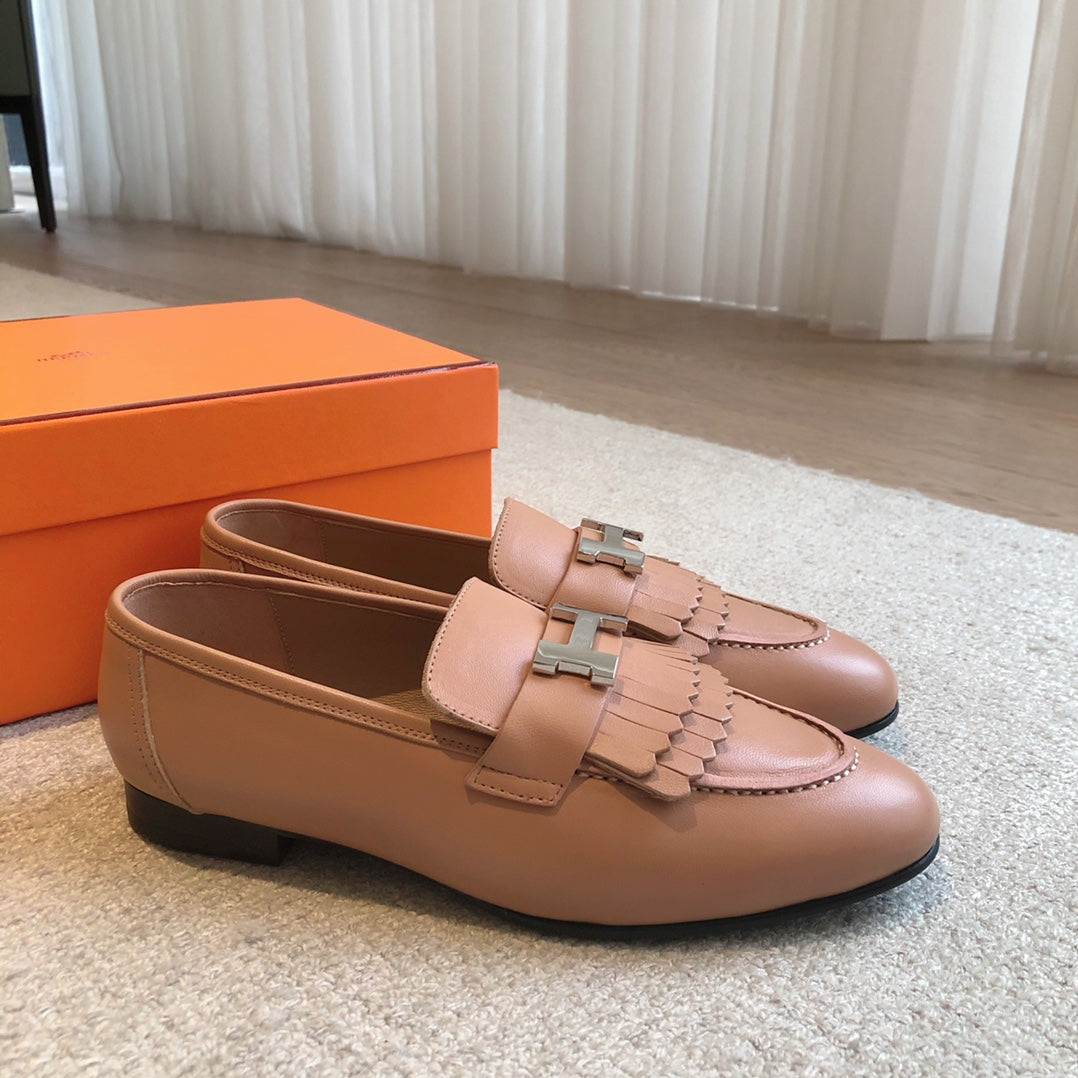 Royal Loafer Beige Perlino Calfskin With Fringe Detail And Silver Signature Buckle 509417
