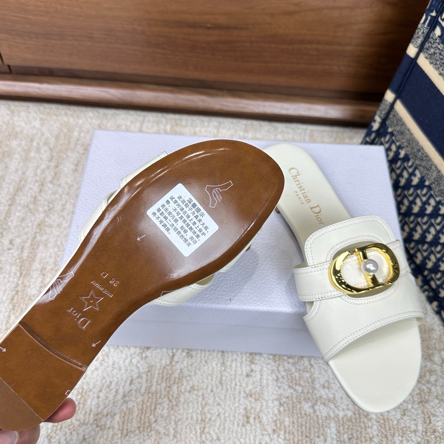 CD Montaigne Sandals White in Calfskin 598175