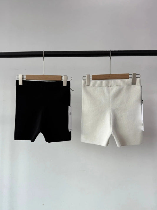 ALO SKINNY KNIT SHORTS STYLE 65