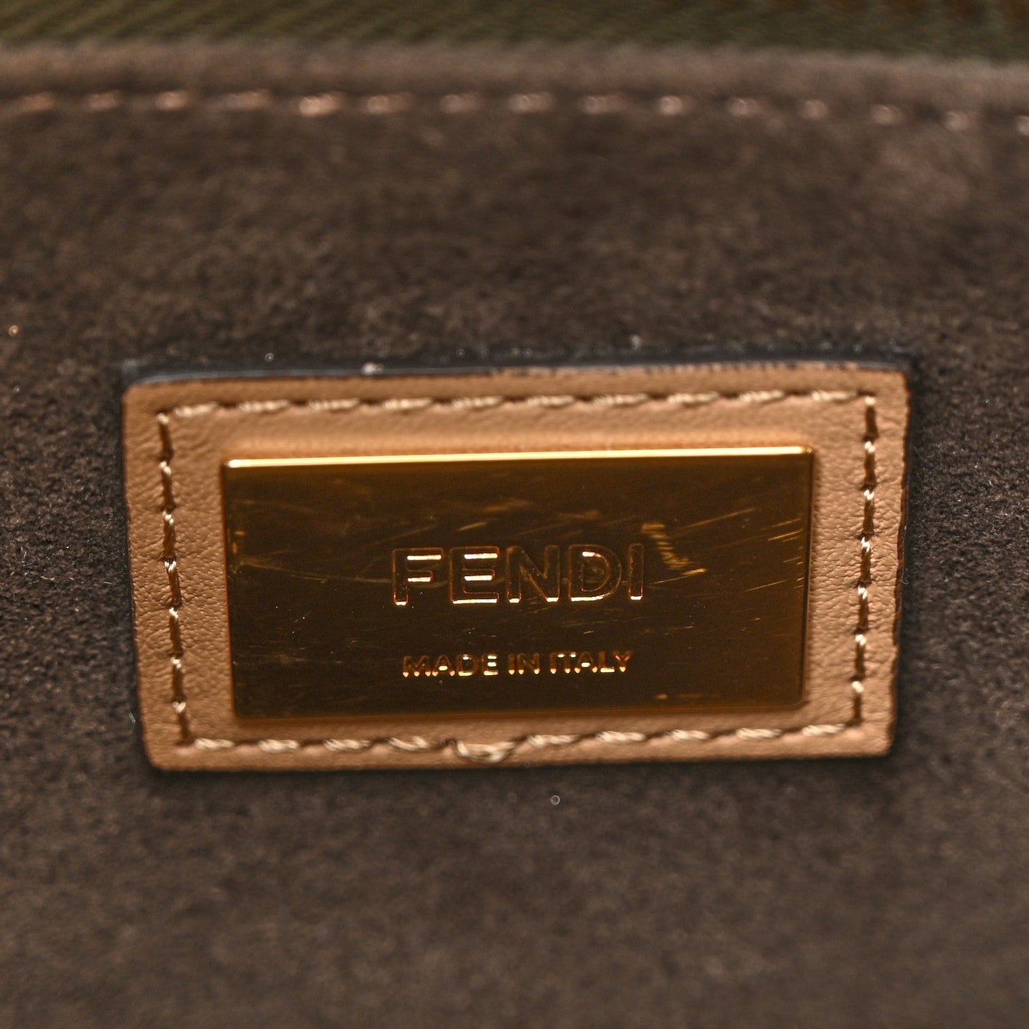 Vitello Seta Medium Peekaboo Iconic Satchel Cuoio