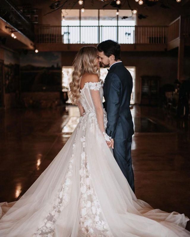 PM542,Off The Shoulder Strapless Sweetheart Applique Lace Long Wedding Dress