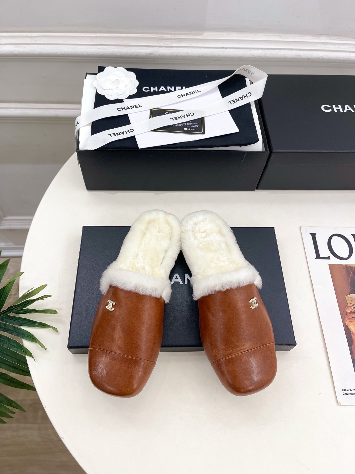 CC 25K Double C Pearl Fur Slippers Brown White Calfskin Shearing 586999