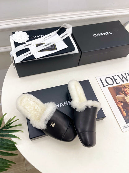 CC 25K Double C Pearl Fur Slippers Black White Calfskin Shearing 586997