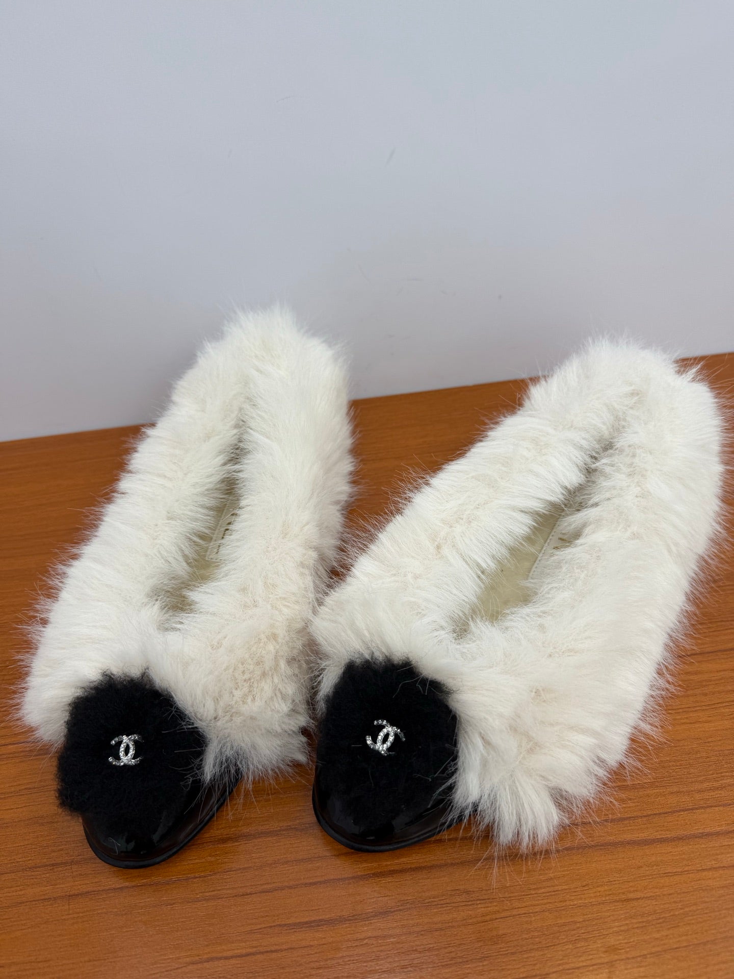 CC Coco Neige 25/26 Ballet Flats Black Suede White Furry
