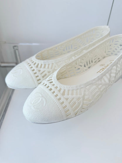 Chanel 26 Ladies Ballet Flats White in Fabric 597335