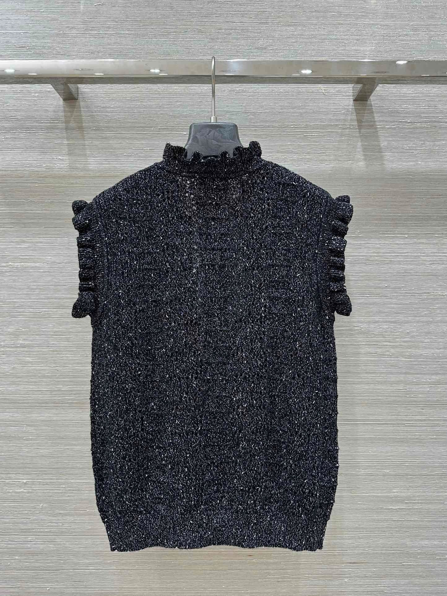 CHANEL SLEEVELESS TOP STYLE 74