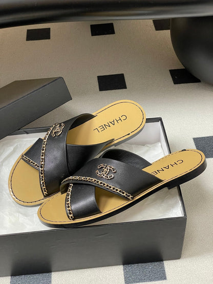 CC 26 Criss-cross Strap Slipper Black Beige Sheepskin 593304