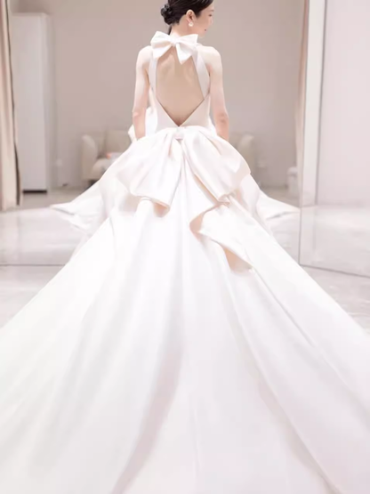 Vintage Ball Gown Scoop Neckline Backless White Long Wedding Dresses C102