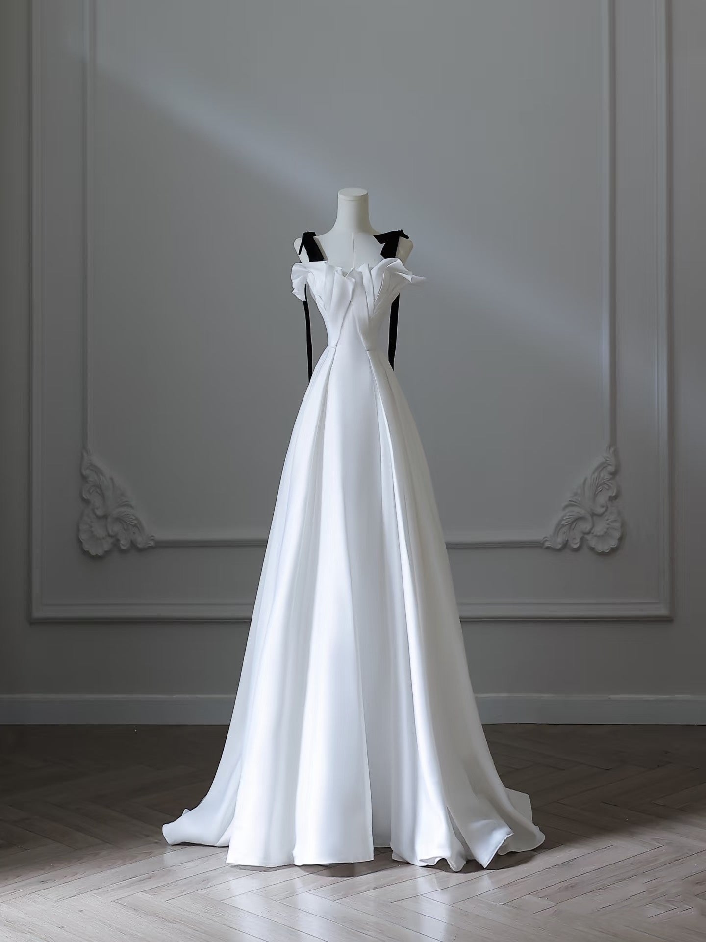 Sexy A Line Straps White Satin Long Prom Dresses Evening Gowns