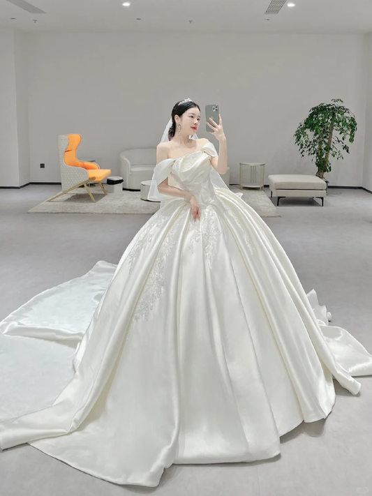 Classy Ball Gown Strapless Satin Pleated Applique With Veil Long Wedding Dresses C3978