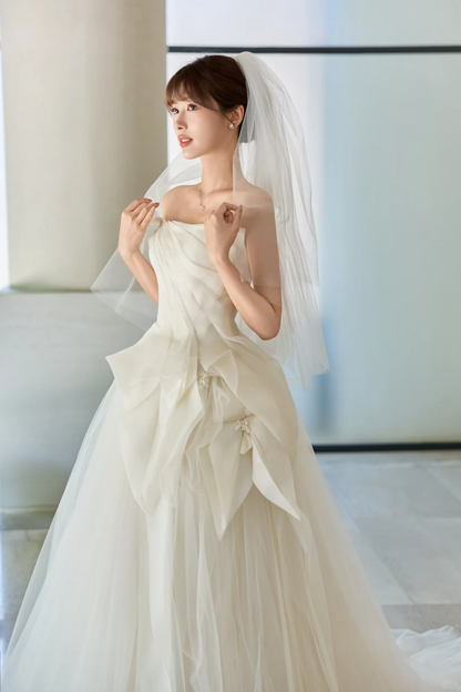 Elegant Ball Gown Strqpless Tulle With Veil Long Wedding Dresses C4016
