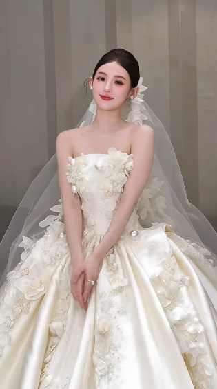 Dreamy Ball Gown Strapless Satin Applique With Veil Long Wedding Dresses C4035