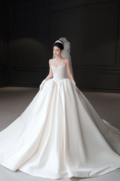 Simple Elegant Ball Gown Strapless Satin Applique With Veil Gloves Long Wedding Dresses C4042