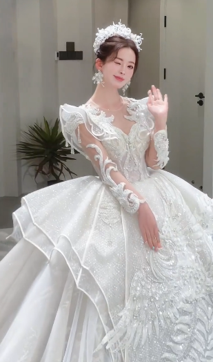 Unique Ball Gown Tulle Sequin Beaded Long Sleeves Long Wedding Dresses C4075