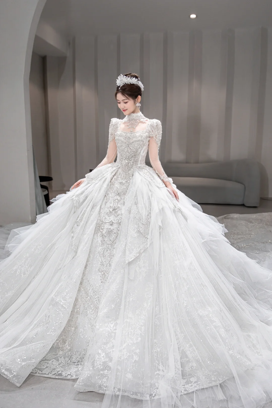 Gorgeous Ball Gown Tulle Sequin Long Sleeves Long Wedding Dresses C4090
