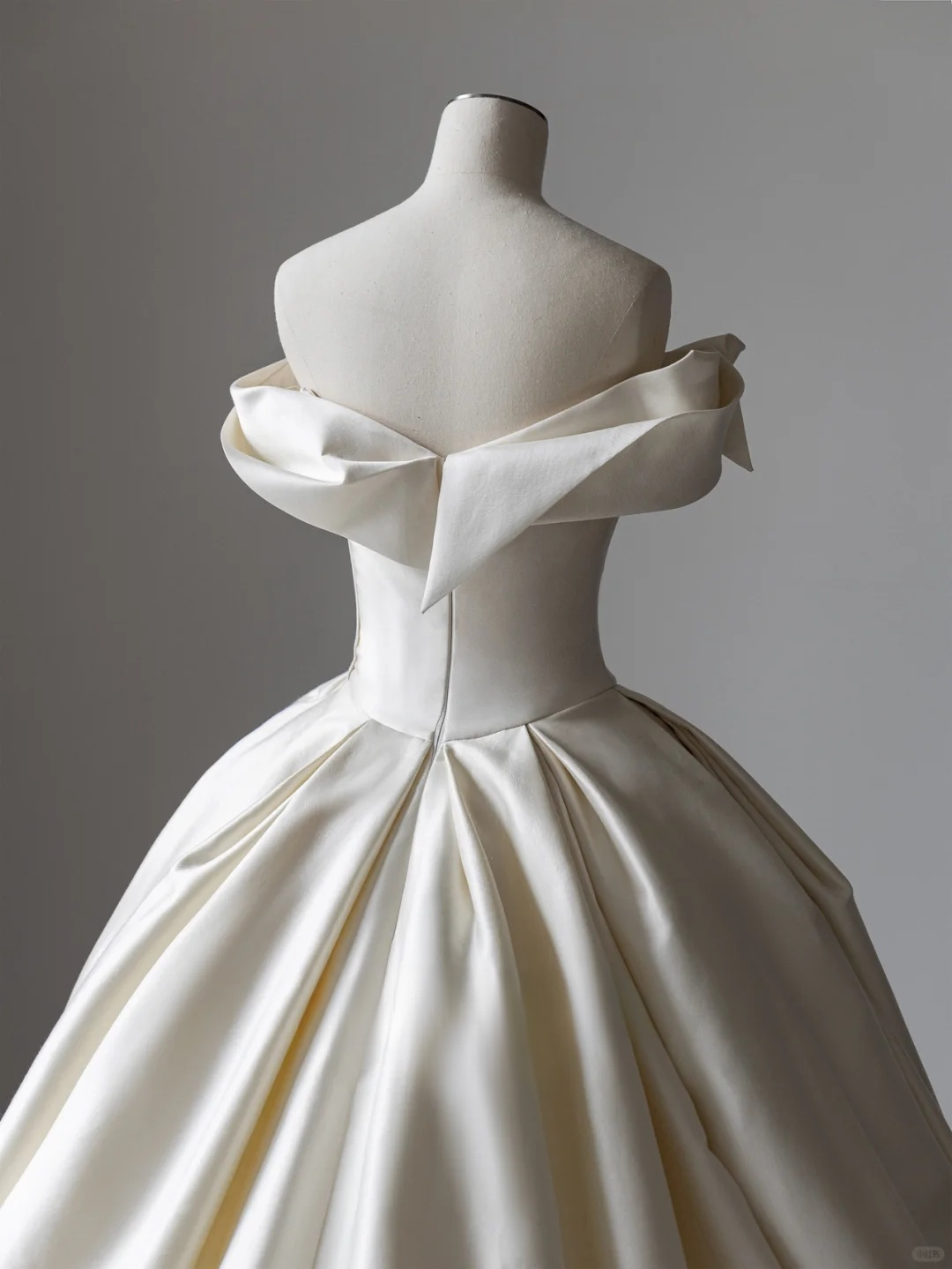 Elegant Ball Gown Off The Shoulder Satin Long Wedding Dresses C4107
