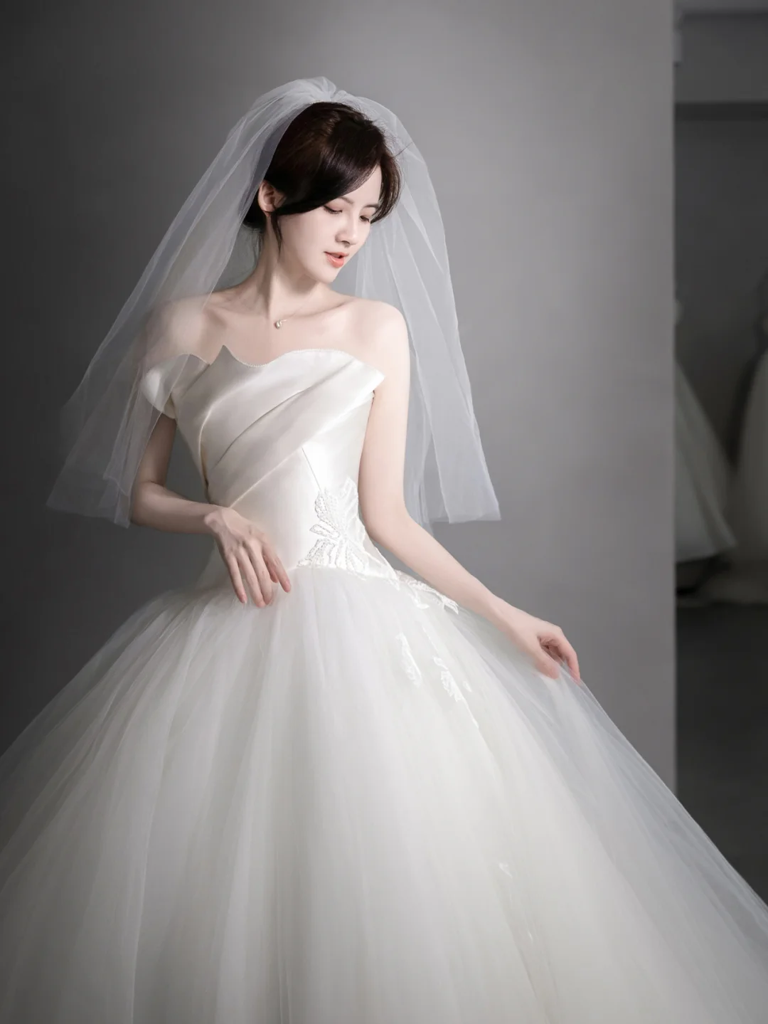 Elegant Ball Gown Strapless Satin Tulle With Veil Long Wedding Dresses C4126