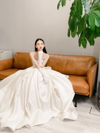 Eelgant Ball Gown Strapless Satin Applique With Gloves Long Wedding Dresses C4172