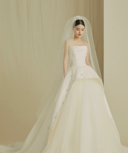 Elegant Ball Gown Strapless Satin Tulle Beaded With Veil Long Wedding Dresses C4202