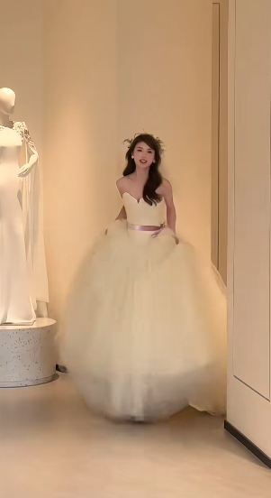 Elegant Ball Gown Strapless Satin Tulle With Veil Long Wedding Dresses C4236