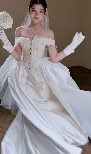 Timeless Ball Gown Off The Shoulder Satin Lace Applique With Gloves Veil Long Wedding Dresses C4359