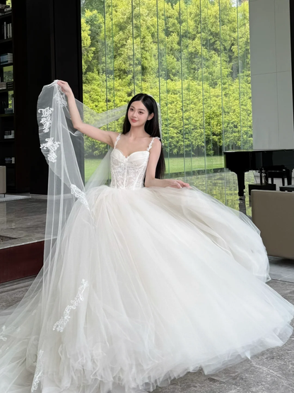 Stunning Ball Gown Spaghetti Straps Tulle Lace With Veil Long Wedding Dresses C4430