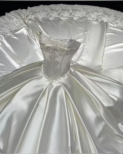 Dreamy Ball Gown Strapless Satin Lace Long Wedding Dresses C5638