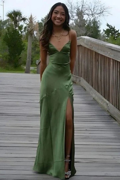 Chic Green Satin Evening Dress with V Neck Bodice and High Slit
