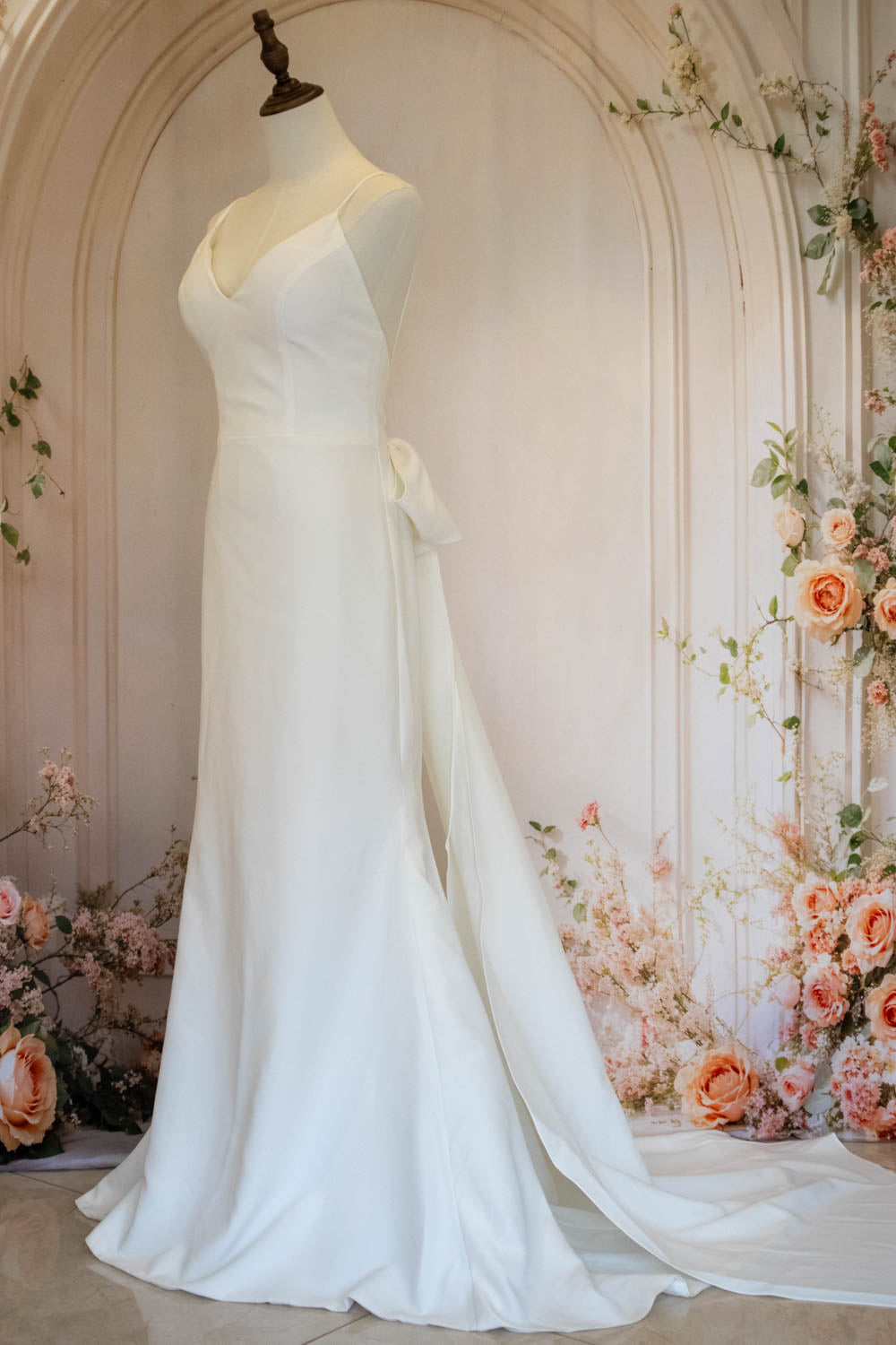 Chic Spaghetti Straps Mermaid Chapel Train Satin Wedding Dress with Bowknot