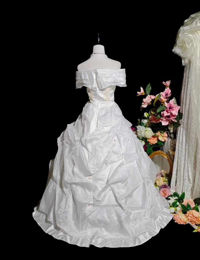Vintage White Ball Gown Off The Shoulder Satin Pleated Appliques Beaded Birthday Quinceanera Dress