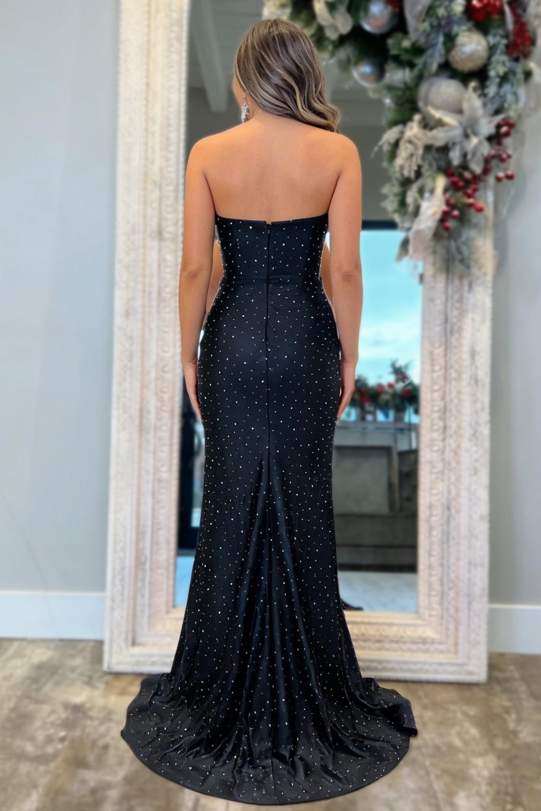 Elegant Black Mermaid Prom Dress with Sparkle Detail and Plunge Neckline