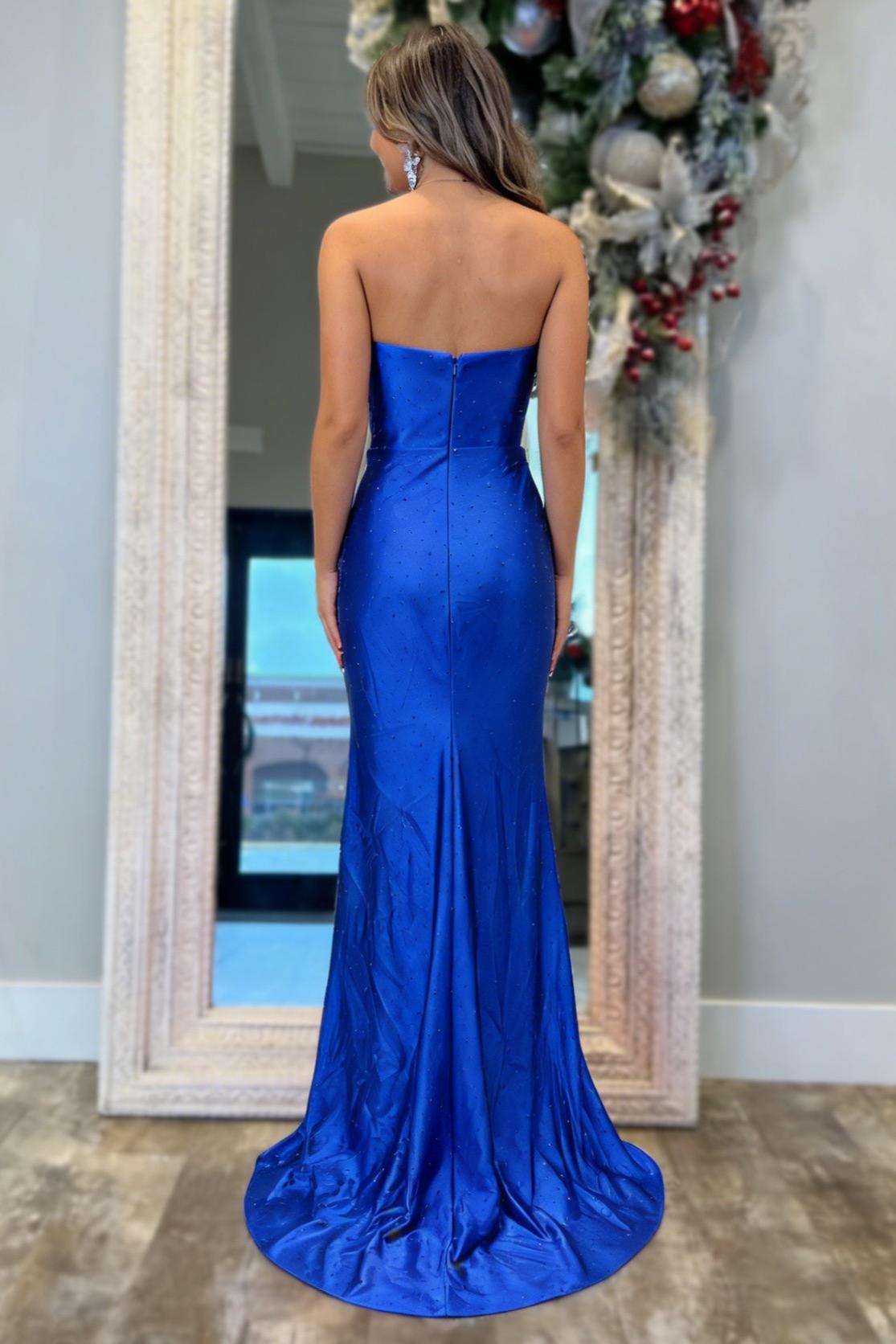 Elegant Black Mermaid Prom Dress with Sparkle Detail and Plunge Neckline