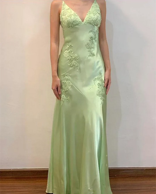 omberprom Elegant A Line V-neck Evening Gowns Green Satin Long Prom Dresses Chic Formal Party Dress with Appliques