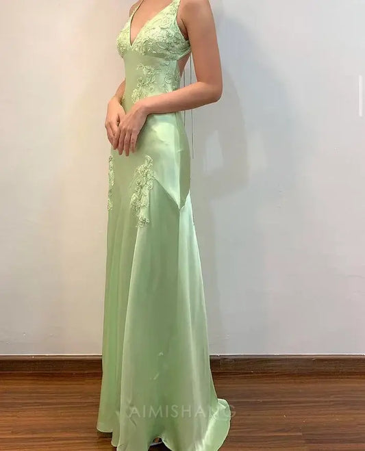omberprom Elegant A Line V-neck Evening Gowns Green Satin Long Prom Dresses Chic Formal Party Dress with Appliques