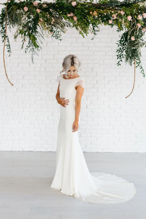 omberprom Elegant Bateau Neck Lace Cap Sleeve Sheath Long Wedding Dresses With Cowl Back